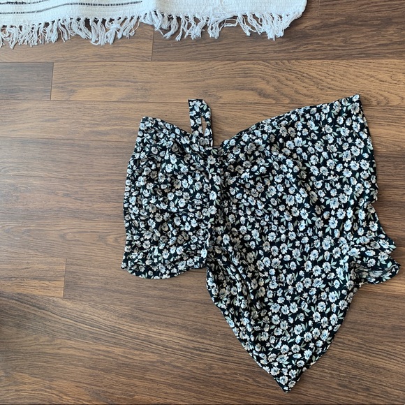 AE floral romper - Picture 3 of 5